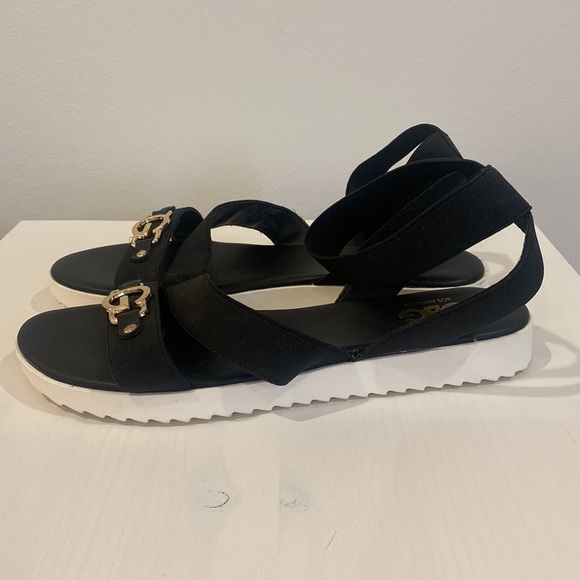 GBG L.A. Black Sandal with Small Platform - Picture 3 of 11